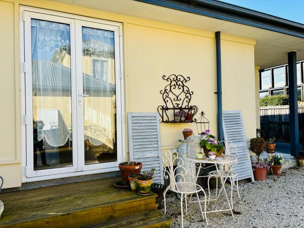 Papanui Paris Inspired Apartment クライストチャーチ エクステリア 写真