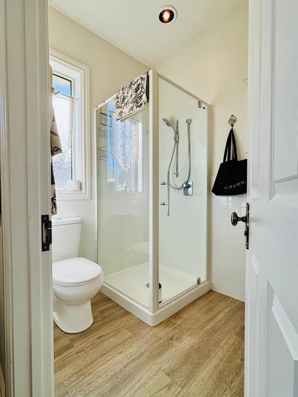 Papanui Paris Inspired Apartment クライストチャーチ エクステリア 写真
