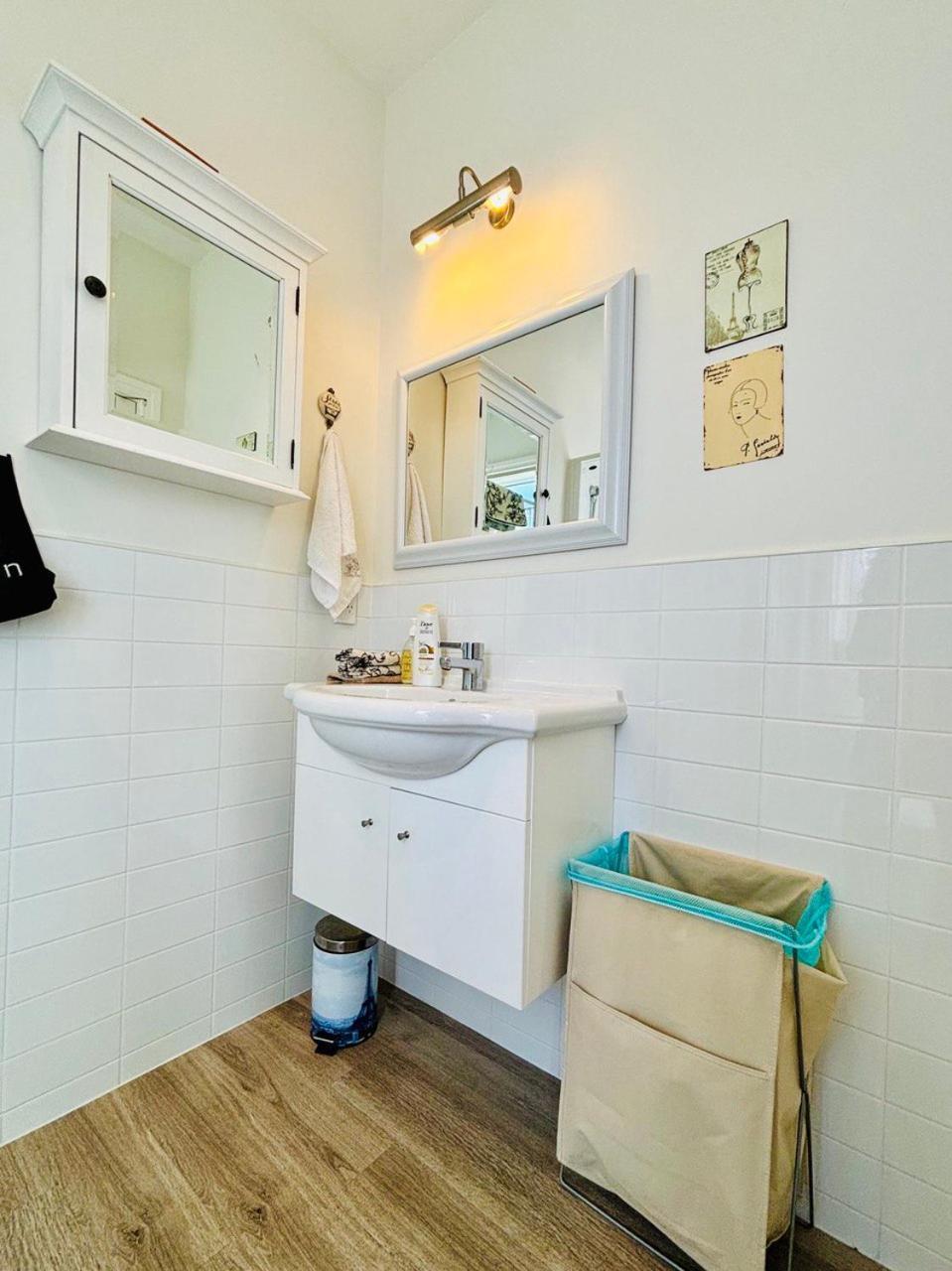 Papanui Paris Inspired Apartment クライストチャーチ エクステリア 写真