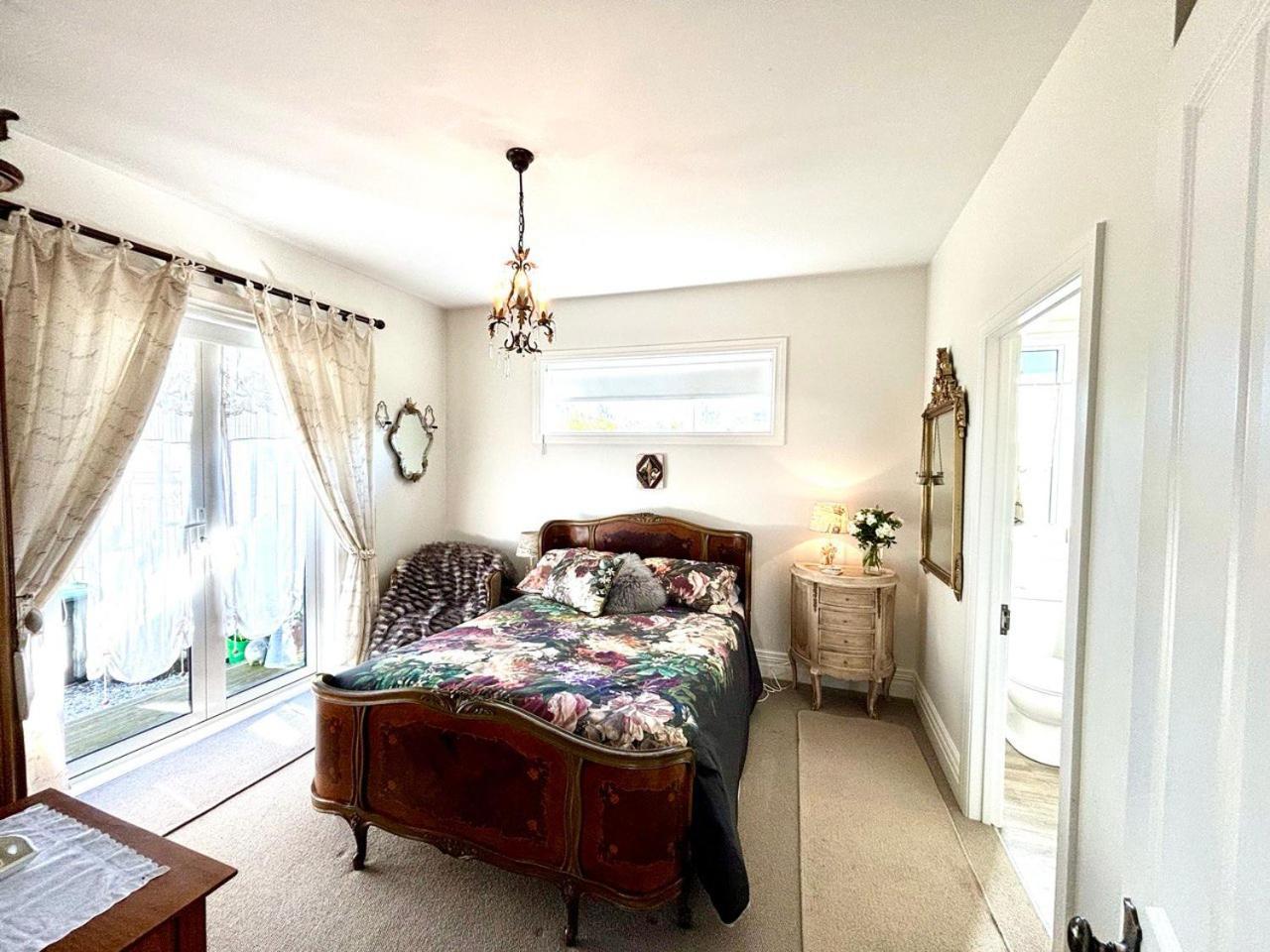 Papanui Paris Inspired Apartment クライストチャーチ エクステリア 写真